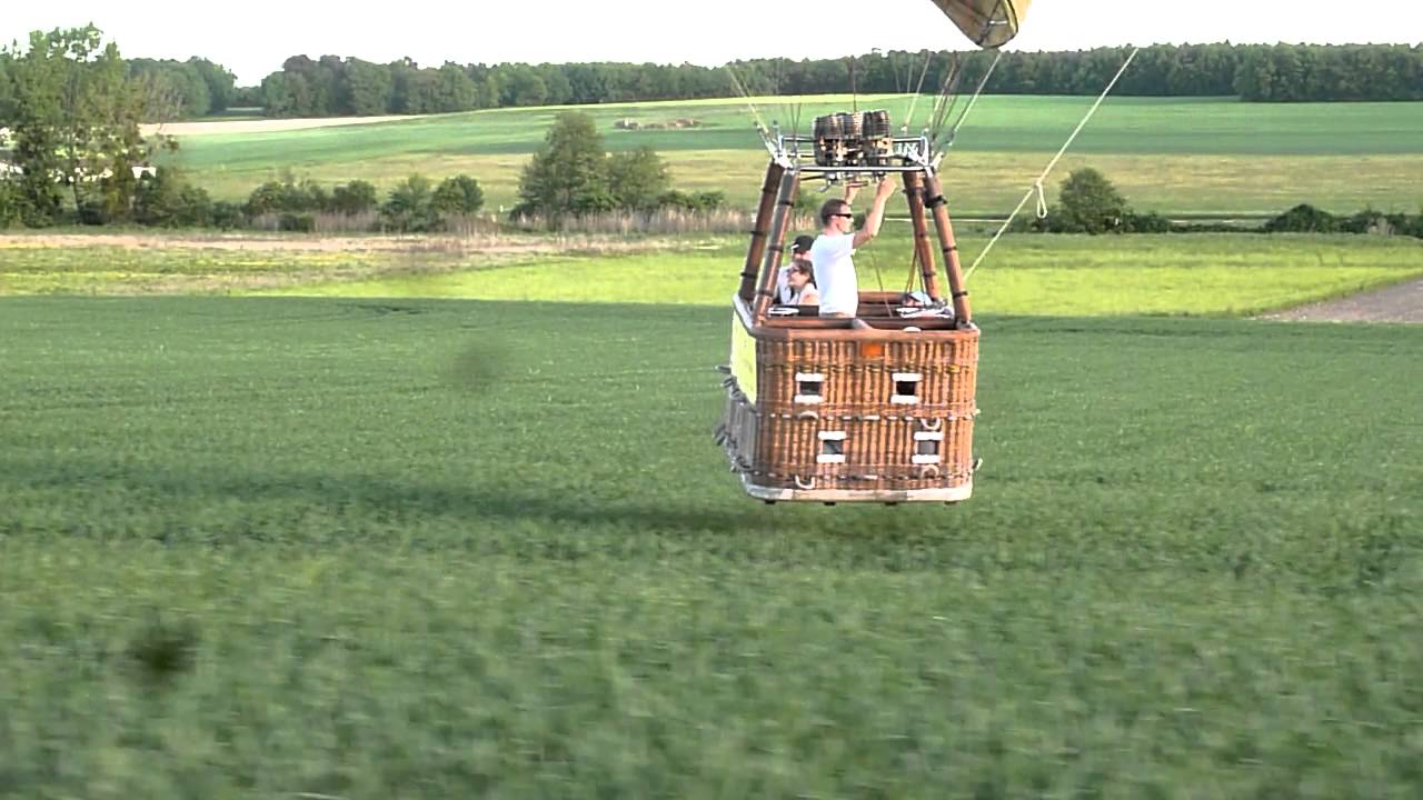 L atterrissage de la montgolfiere - Touraine, Terre d'Envol