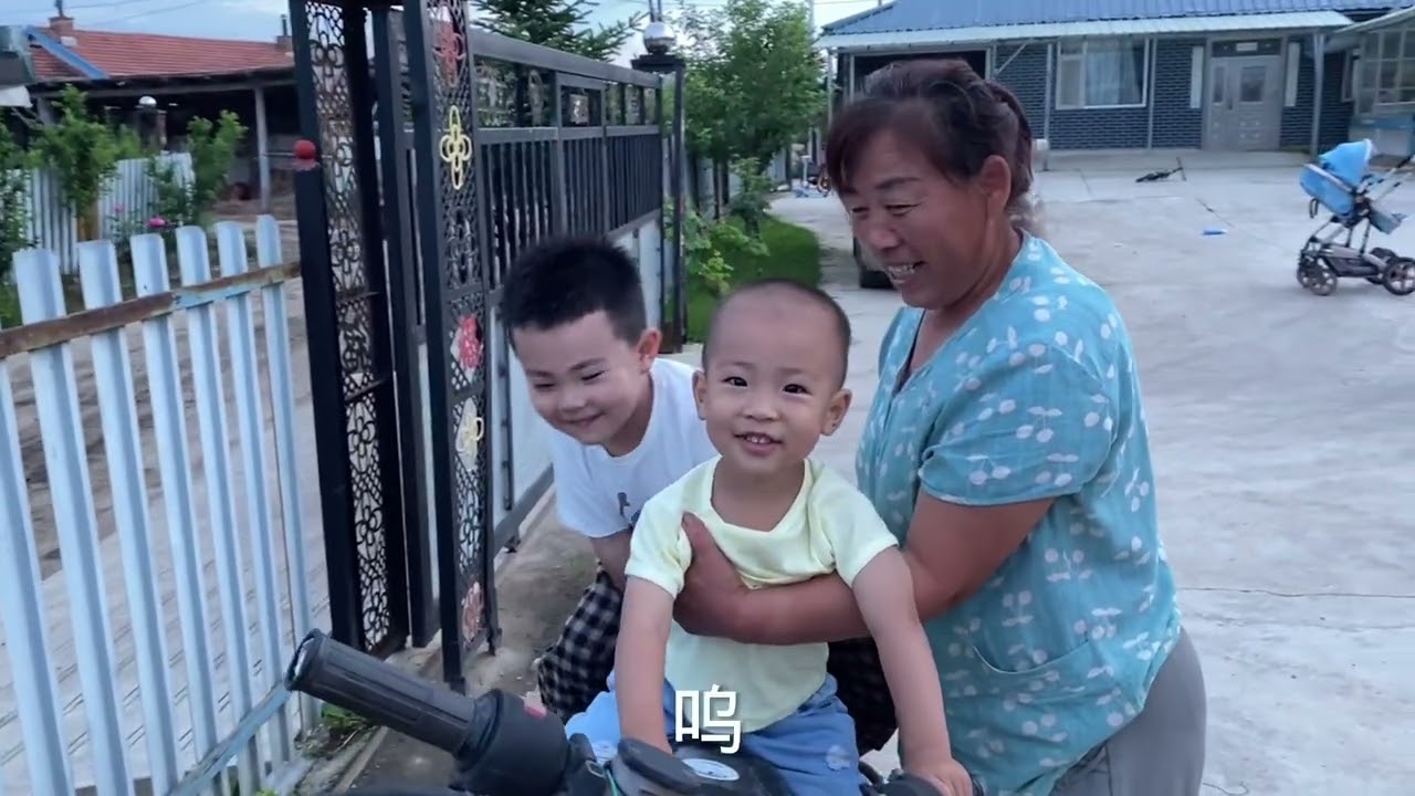 媳妇孩子回家，寂静小院立马热闹，二条给媳妇研究副业被拒绝？
