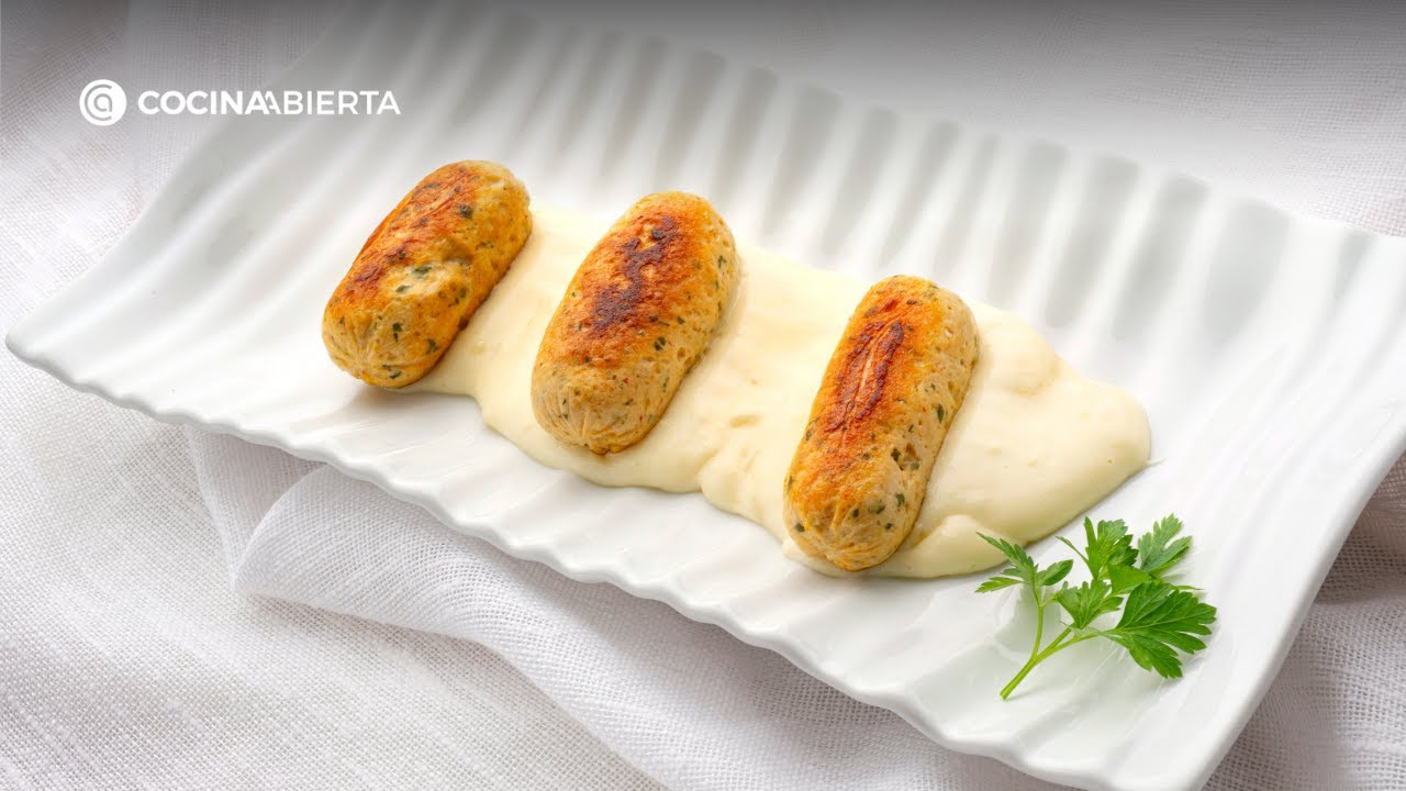 Salchichas caseras de pollo con puré de patata, una receta fácil y deliciosa de Joseba Arguiñano