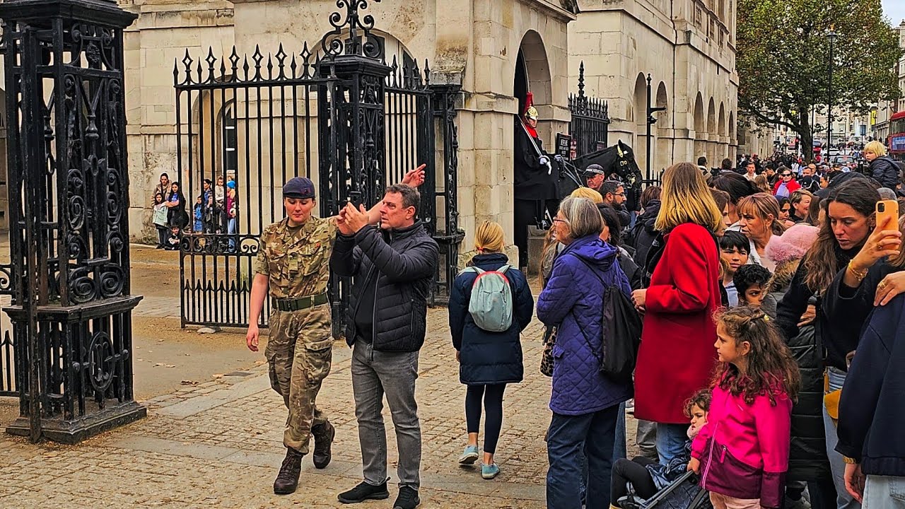 MOVE IDIOTS! OUTSTANDING LADY TROOPER SHOWS HOW TO DEAL WITH RUDE TOURISTS at Horse Guards!