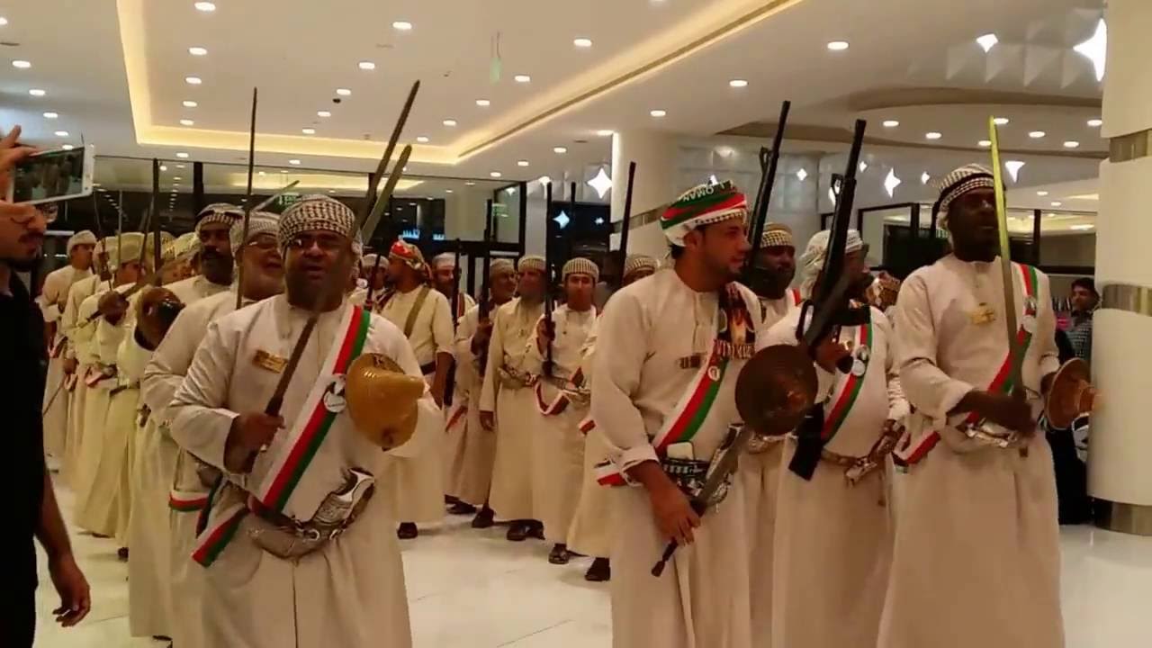 Omani Traditional Dance ,Oman National Day ,Muscat ,Oman Avenues Mall - العيد الوطني العماني