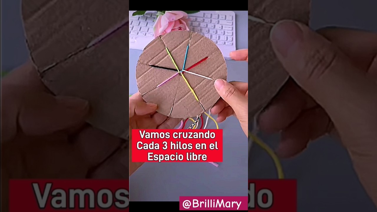 Hacer pulseras hilo con un cart&oacute;n✅😍#diy#manualidades #brillimary