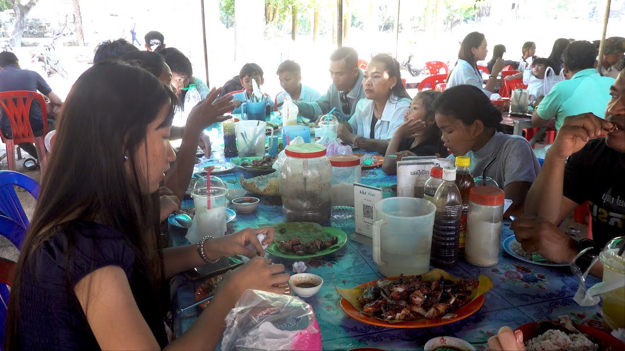 Cheap Lunch @ Bayon Temple - Siem Reap Angkor - Cambodia Street Food