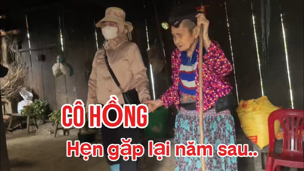 Cô Hồng và bà cụ nắm tay nhau như 2 mẹ con & lời hẹn năm sau gặp lại ai xem cũng ấm lòng 