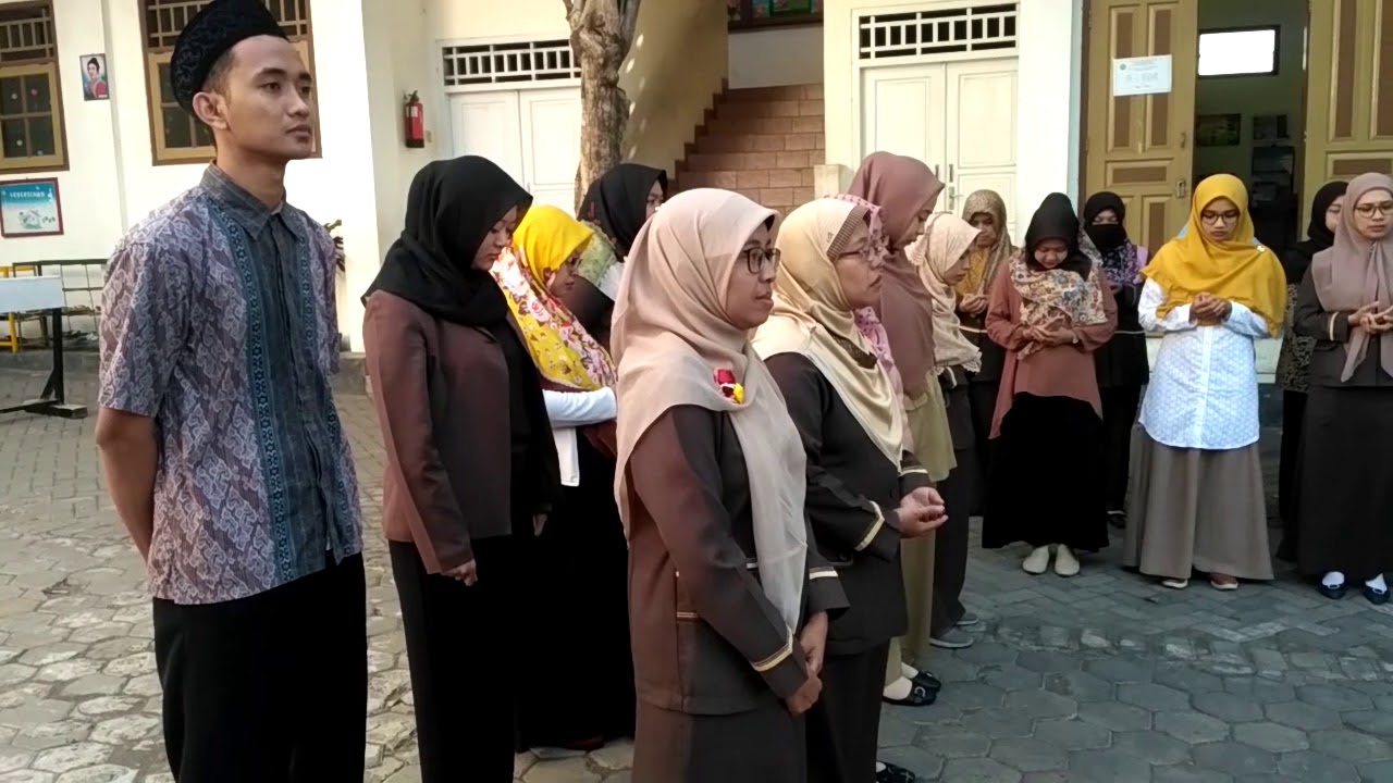UPACARA BENDERA HARI SENIN DI SD UMMU AIMAN LAWANG