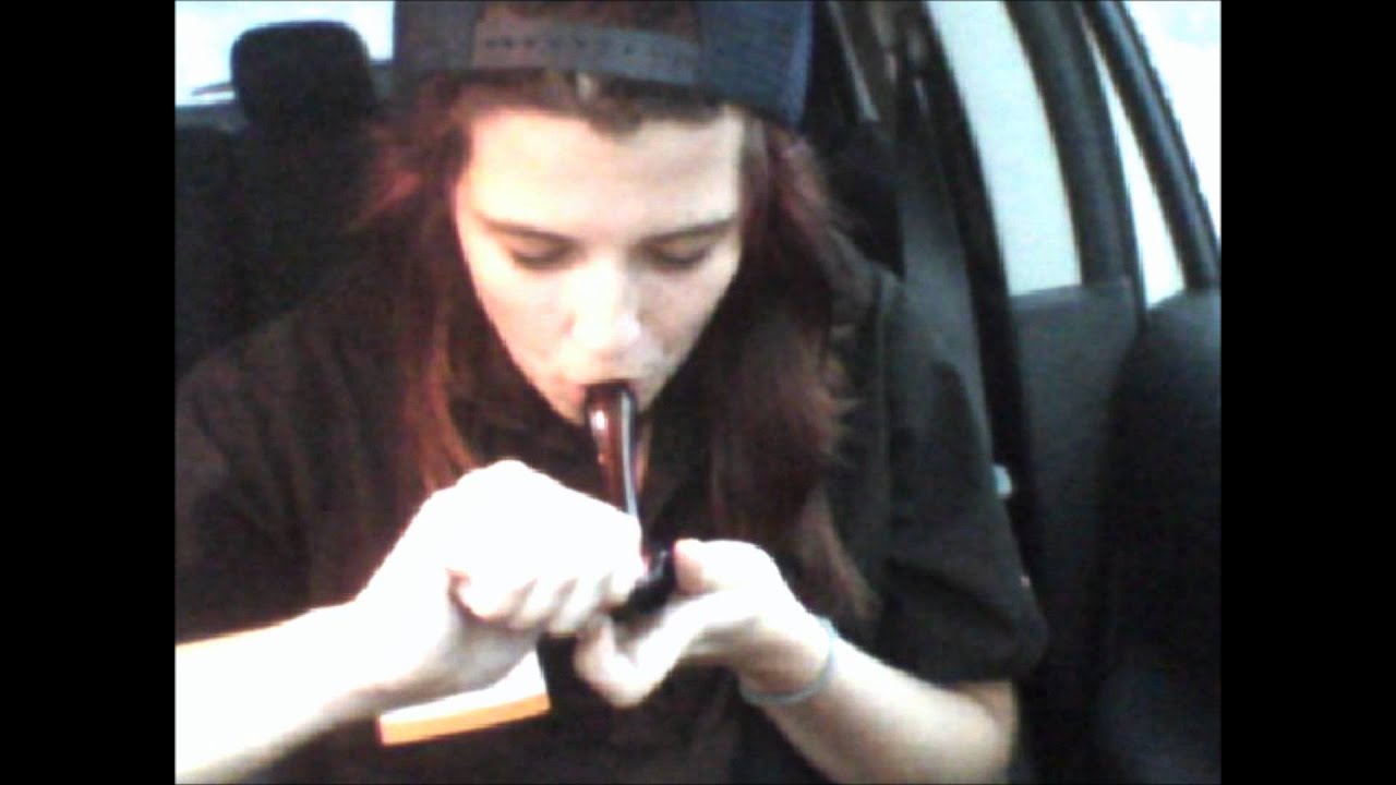 Stoner girl smokes pipe!