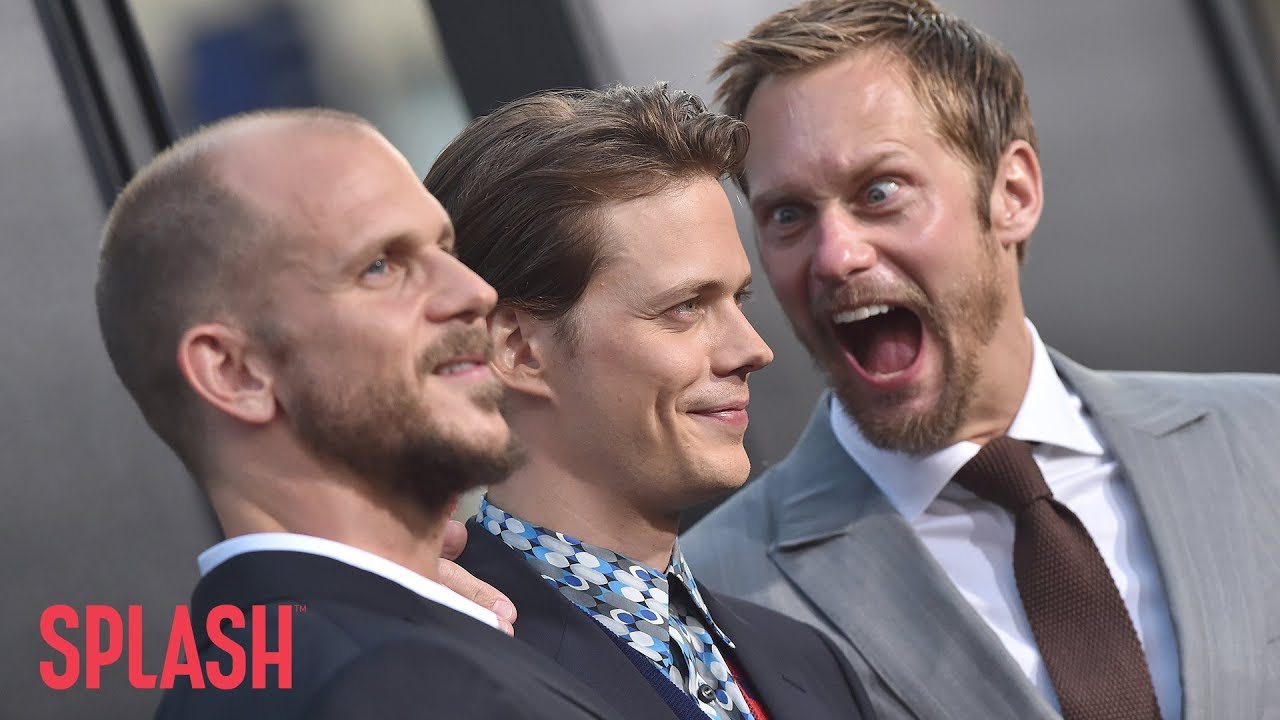 Zobacz, jak Alexander Skarsg&aring;rd pr&oacute;buje rozbawić brata Billa na premierze &bdquo;To&rdquo; | Splash News TV