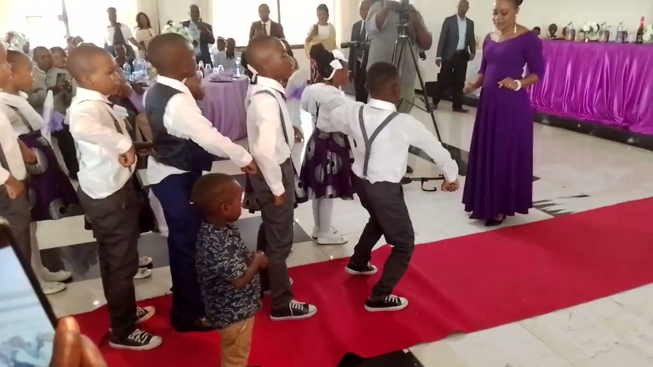 wedding line up styles for children