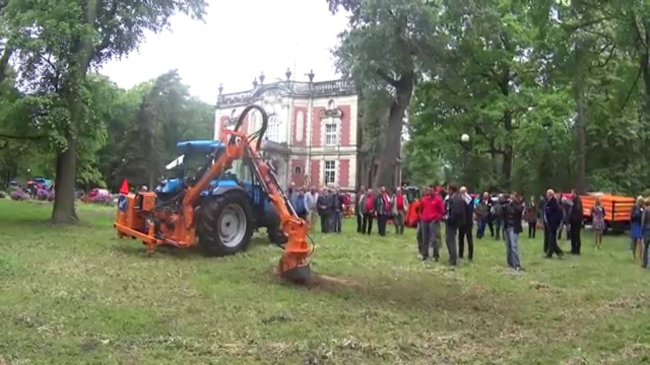 Ciągniki  i maszyny komunalne Ciągniki  i maszyny komunalne Frezarka do pni SAMASZ , Landini film1
