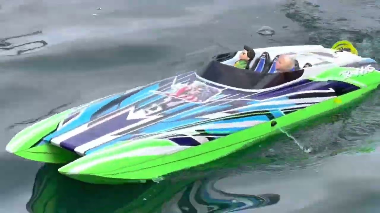 Traxxas M41 Catamaran vs Bancroft Mad Flow V3 Brushless 589mm (23.2