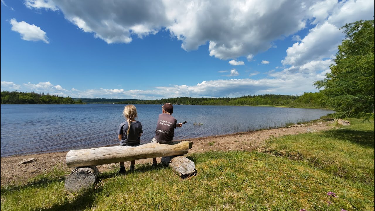 kleines Häuschen am See in Kanada