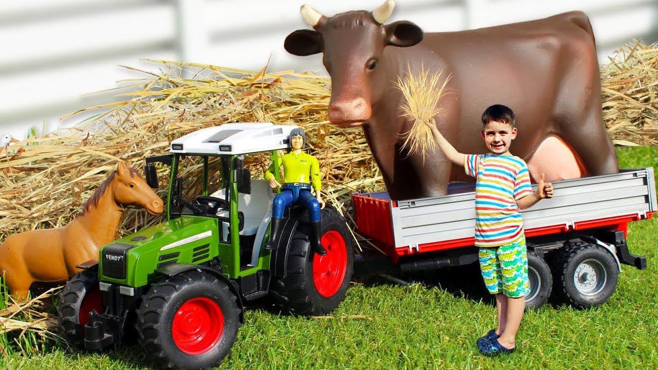 Трактор привез новые игрушки Bruder Tractor brought new toys | Toys 2 Boys