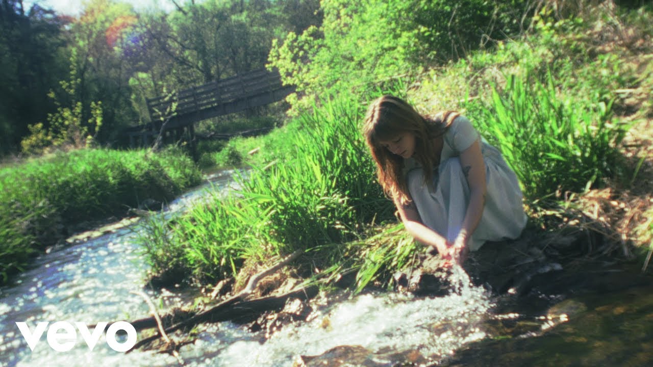 she's green - Willow (Official)