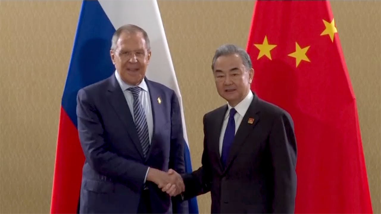 Wang Yi meets with Russian foreign minister in Bali