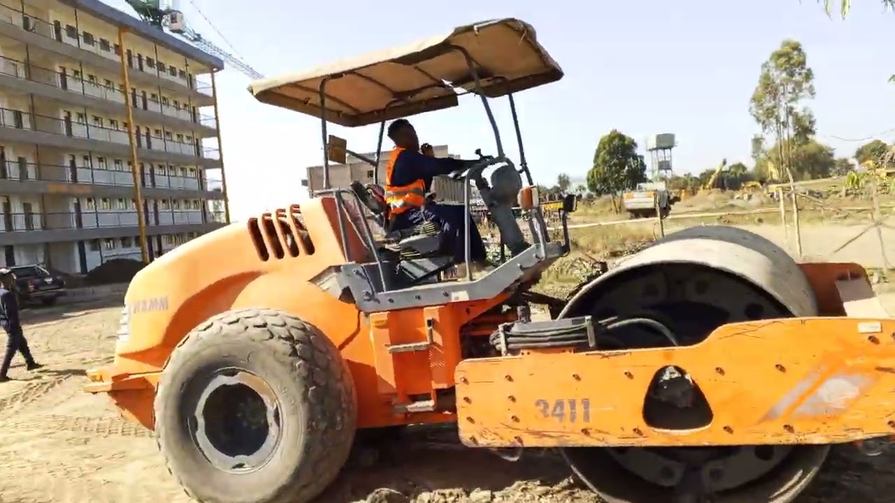 TRYING TO ACHIEVE COMPACTION ON A STEEP SLOPE SURFACE USING SMOOTH TYRE ROLLER