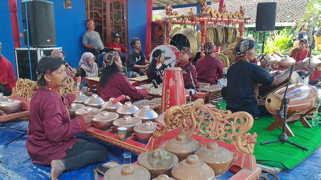 Gending jampi sayah enak LAN asyik nggo kanca ngerumpi 