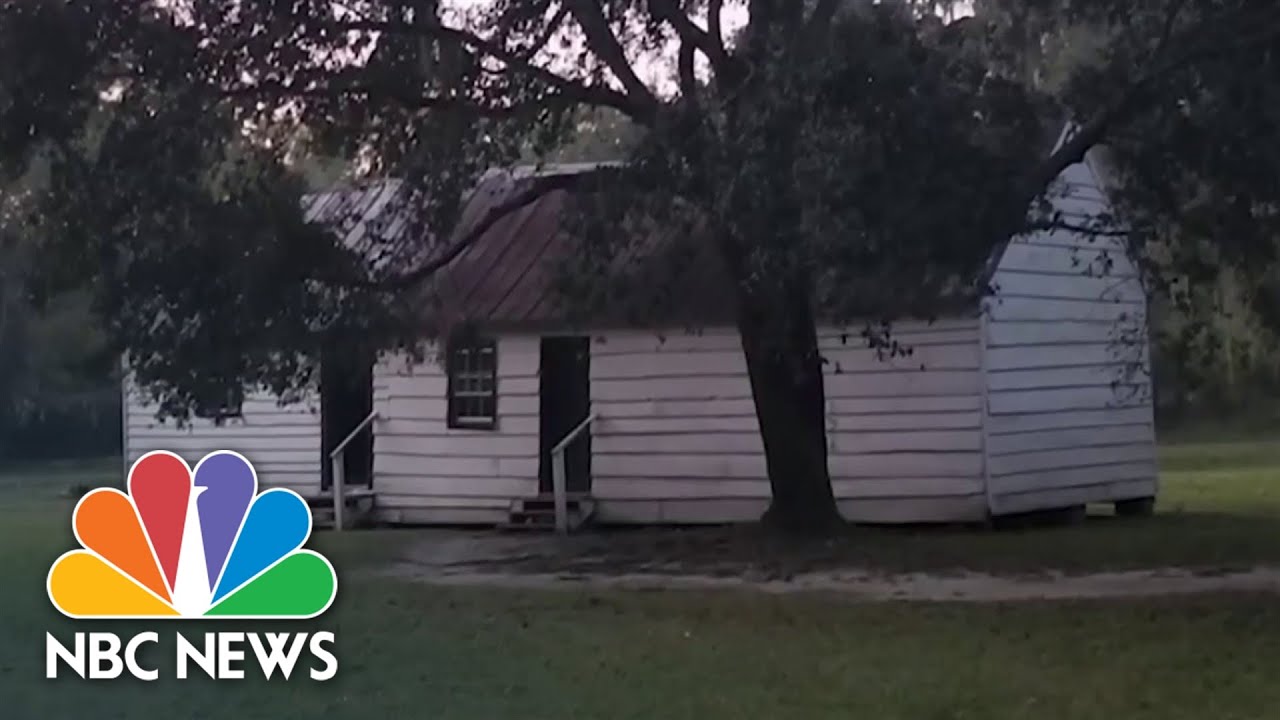 Reporter recounts sleeping in cabins of former South Carolina plantation