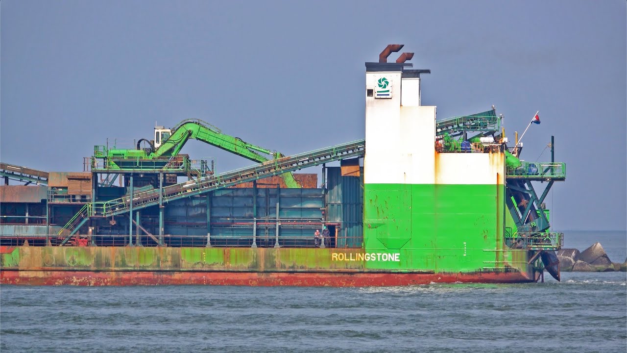 MOORING OPERATION WITH CRUDE OIL TANKER AND UNIQUE STONE CARRIER AT ROTTERDAM PORT - 4K SHIPSPOTTING