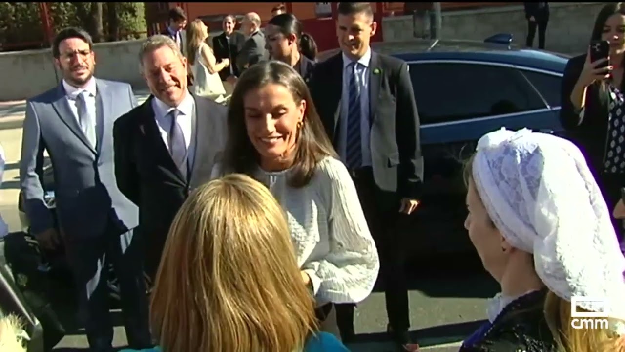 Caluroso recibimiento a la reina Letizia en Azuqueca de Henares