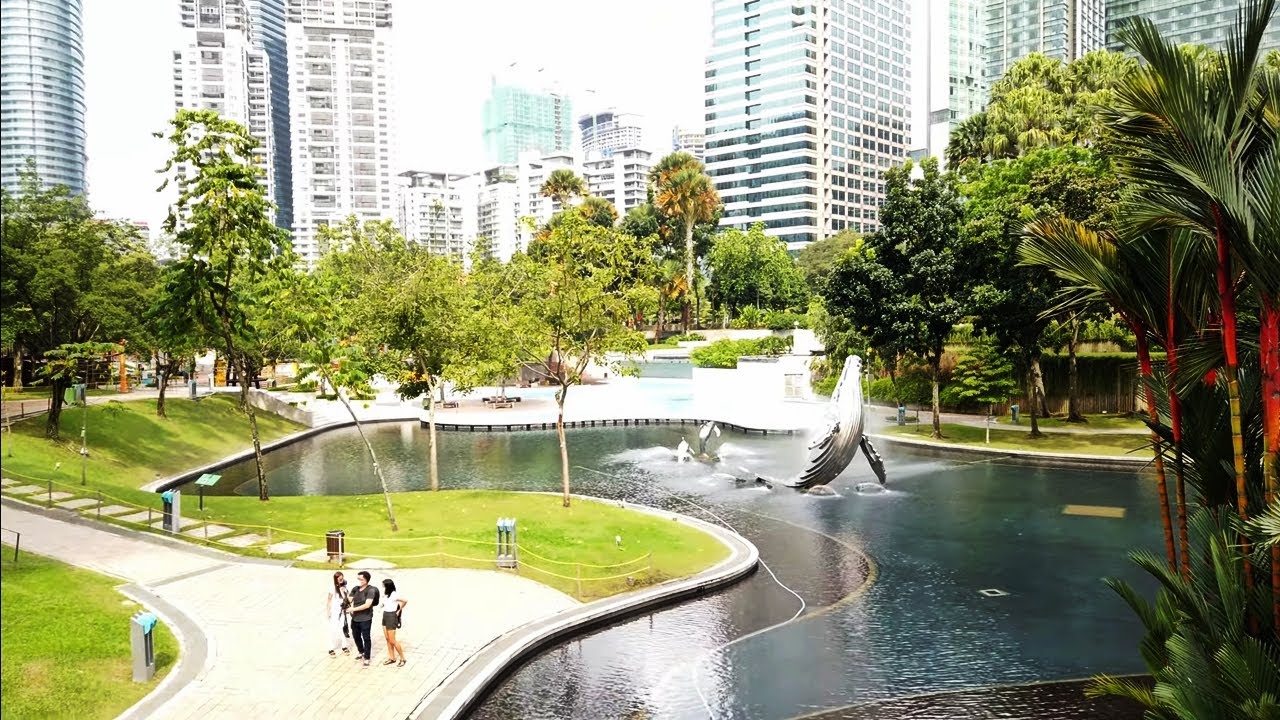 Walk around most popular park in Kuala Lumpur - KLCC Park
