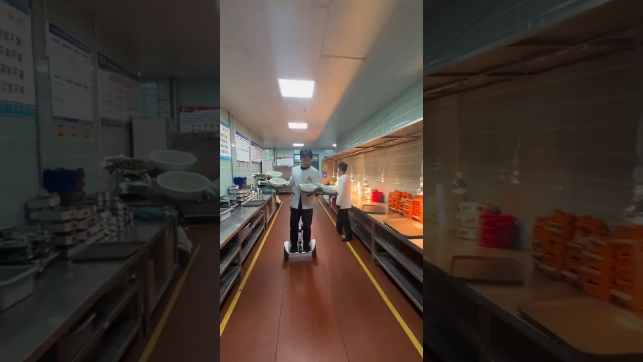 Food delivery guy shows off his skills #vlog+100 million views support plan #restaurant entrepreneur