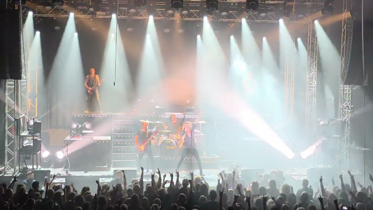 Kissin' Dynamite - Back With A Bang LIVE @TurbinenhalleOBOberhausen 24.10.2025 @kissindynamiterocks 