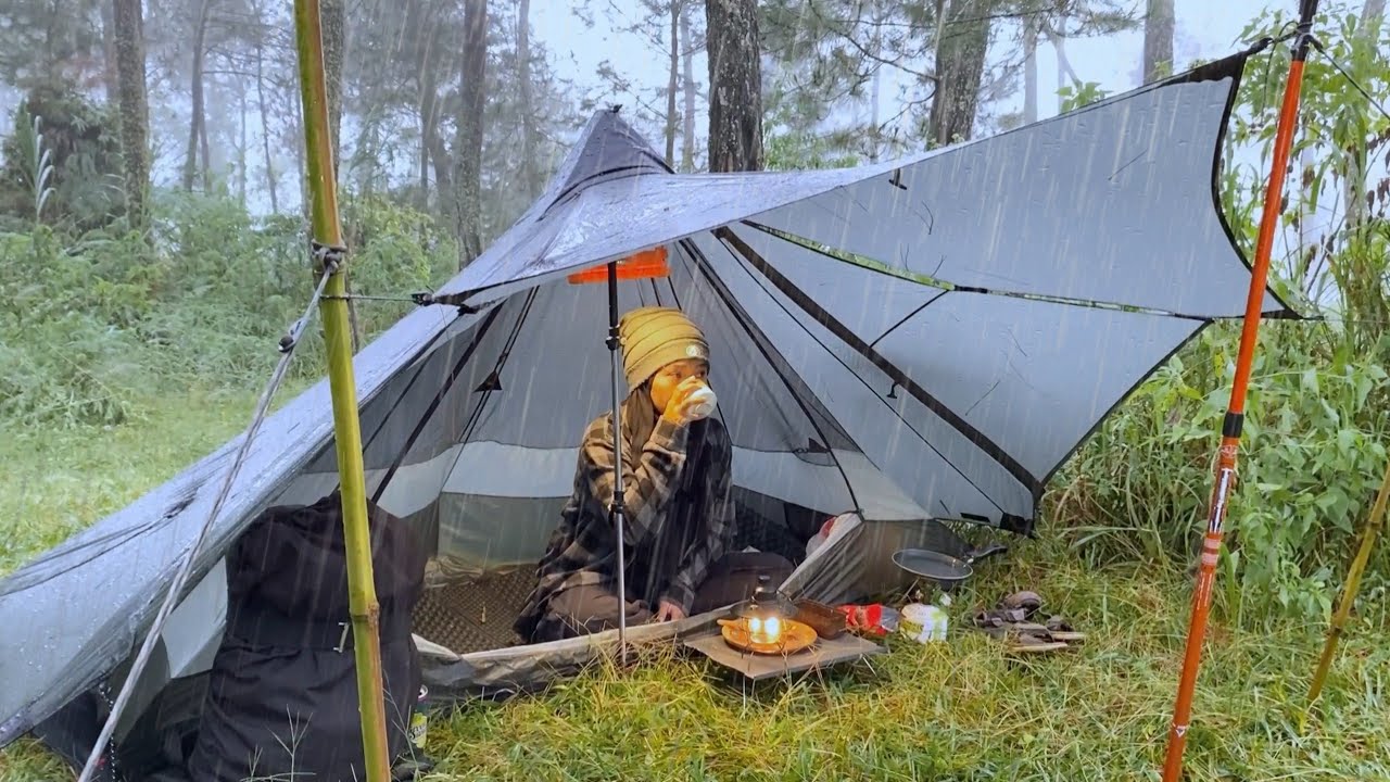 SOLO CAMPING IN HEAVY RAIN‼️RELAXING CAMPING HEAVY RAIN FOREST