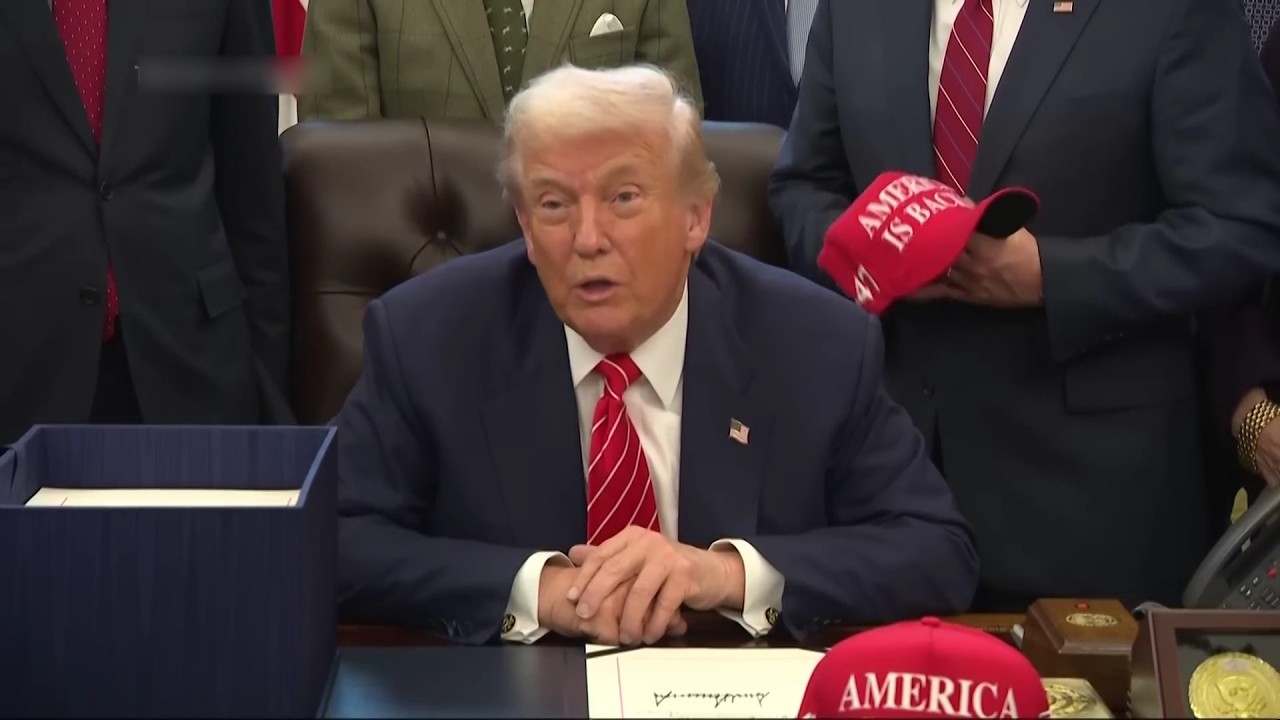 Трамп Әуежай мен вокзалға өзінің атын беруді талап етуде