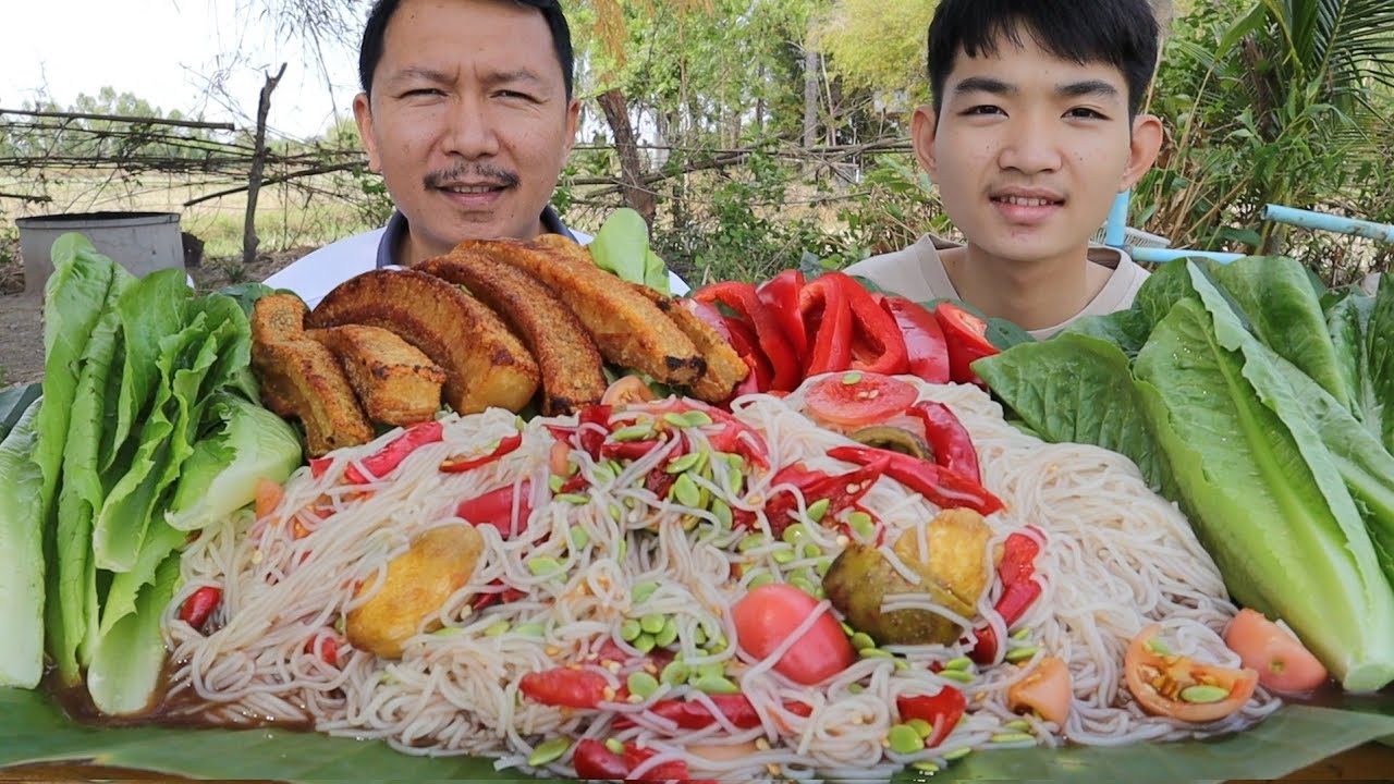 ตำซั่วขนมจีนกินกับหมูกรอบ 14 มีนาคม พ.ศ 2569