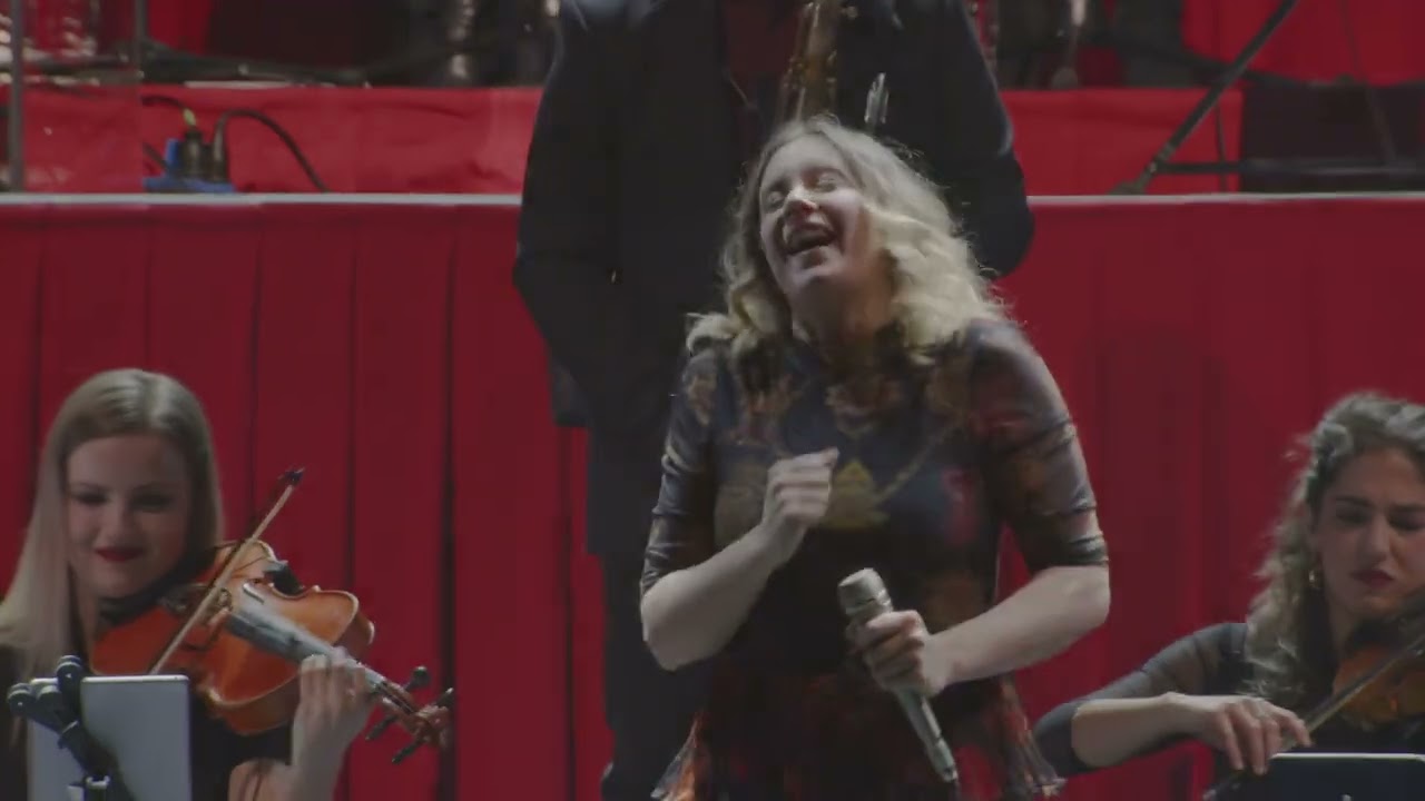 MORGAN AND THE GOLDEN FAMILY  - Paranoid Fall (Live at Wizink Center)