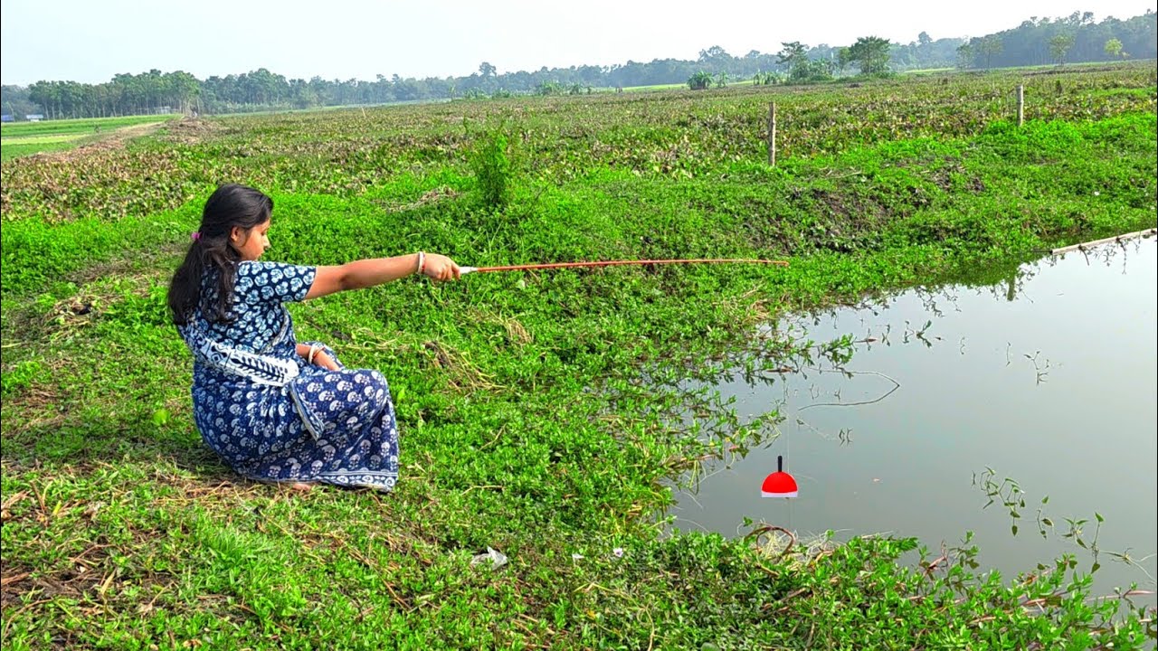 Fishing video ✅ traditional village girl hook fishing 🎣 in village pond | hook fishing trap