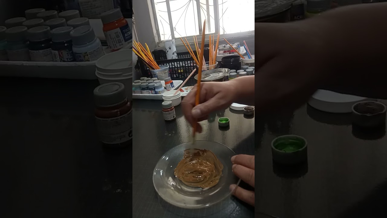 Fazendo a cor castanho claro, pintura em tecido 