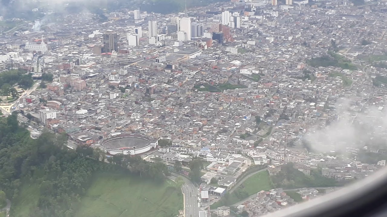 Aterrizando en aeropuerto la nubia. Manizales