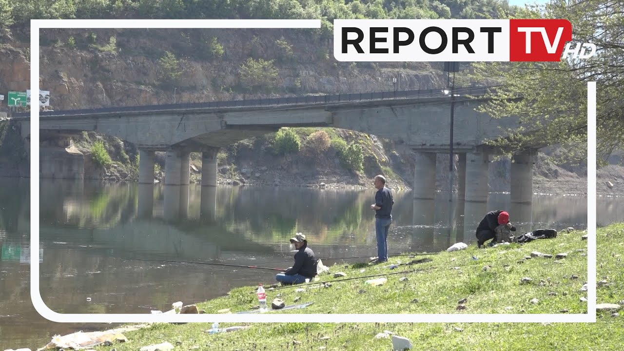 Jo vetëm për plazh, shqiptarët nga Kosova vijnë në Kukës për peshkim! Qytetarët:Liqeni i ndotur