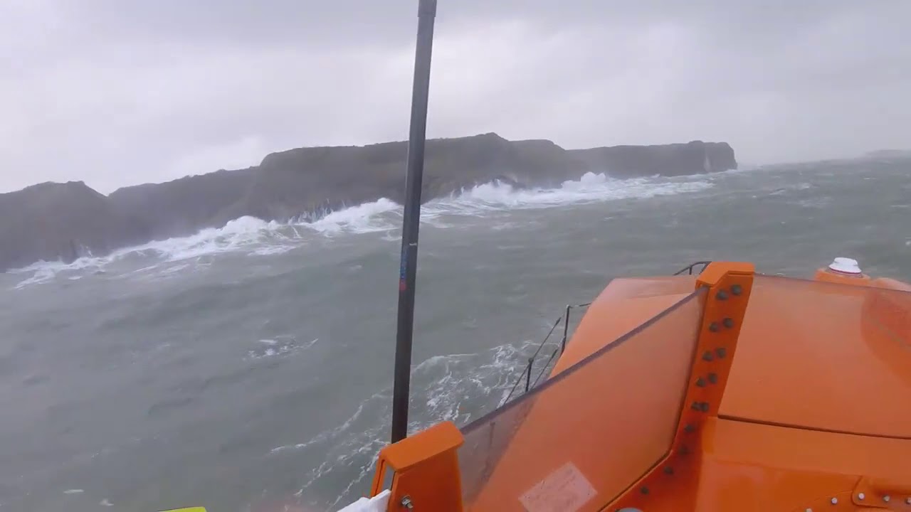 LIVE : Storm Brian Tenby’s RNLI all-weather lifeboat then returned to station, arriving at 10:50am