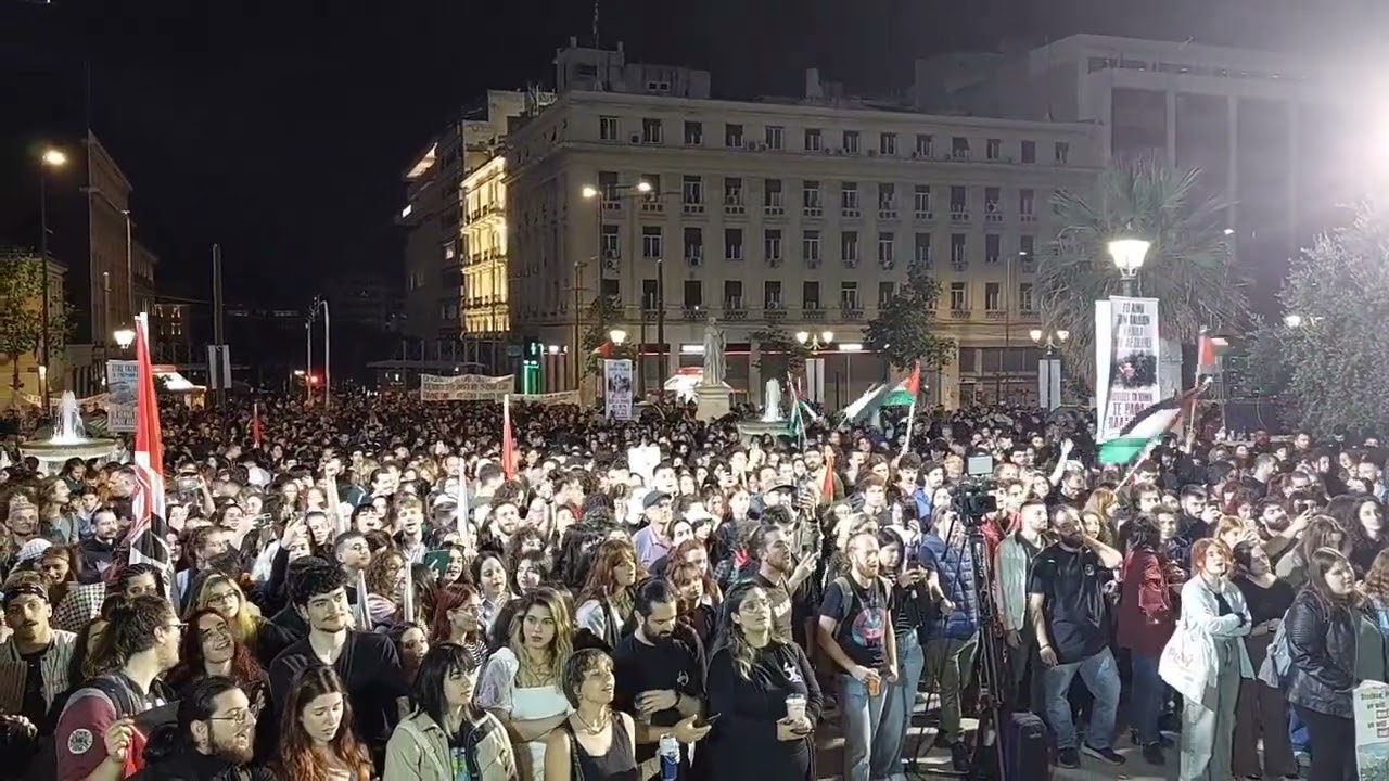 Μαλαματένια λόγια | Ολονύχτια διαμαρτυρία στα Προπύλαια