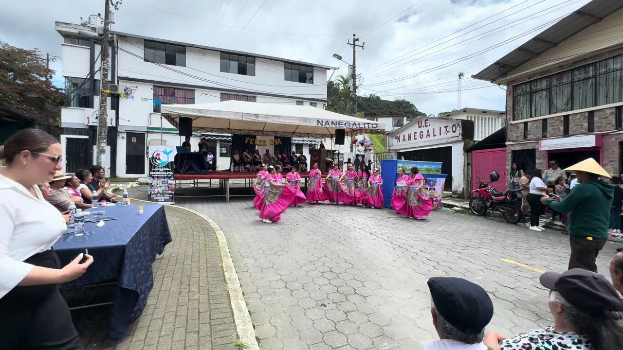 Danza del Grupo de Adulto Mayor “Granitos de Oro” Nanegalito