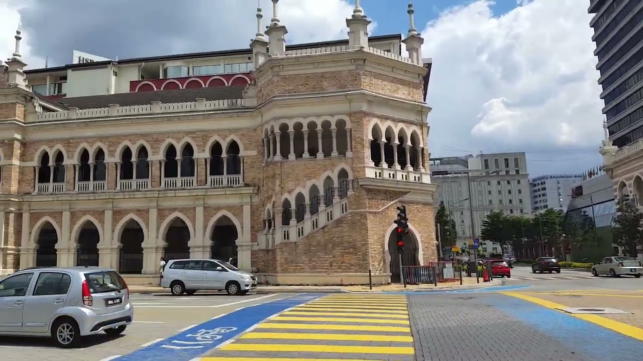 El primer edificio es el Museo Nacional de Textiles. El segundo edificio del Sultán Abdul Samad. KL