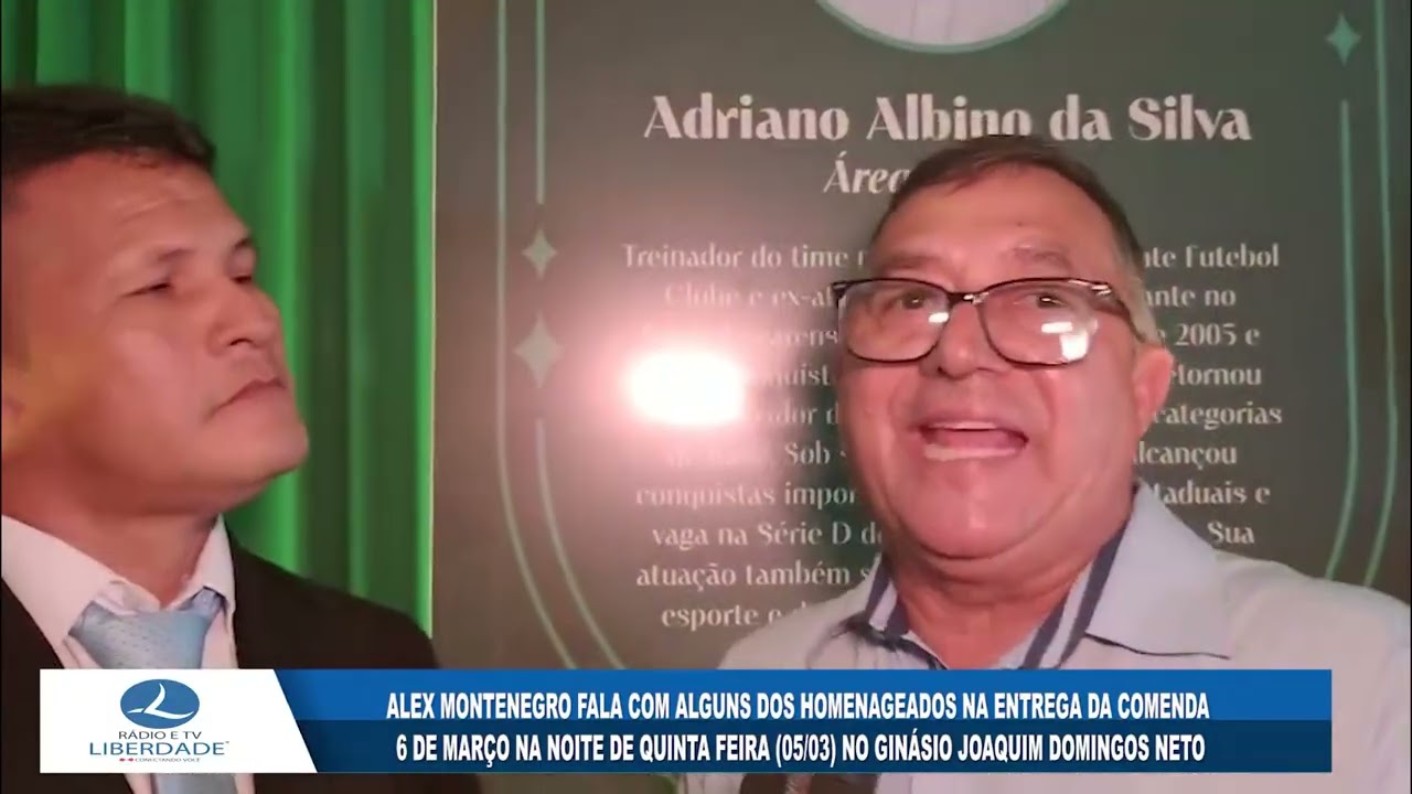 ALEX MONTENEGRO FALA COM ALGUNS DOS HOMENAGEADOS NA ENTREGA DA COMENDA 6 DE MARÇO EM HORIZONTE.