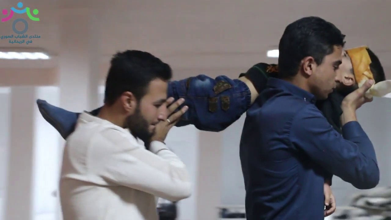 مسرحية معاناة طفل انهكته الحرب