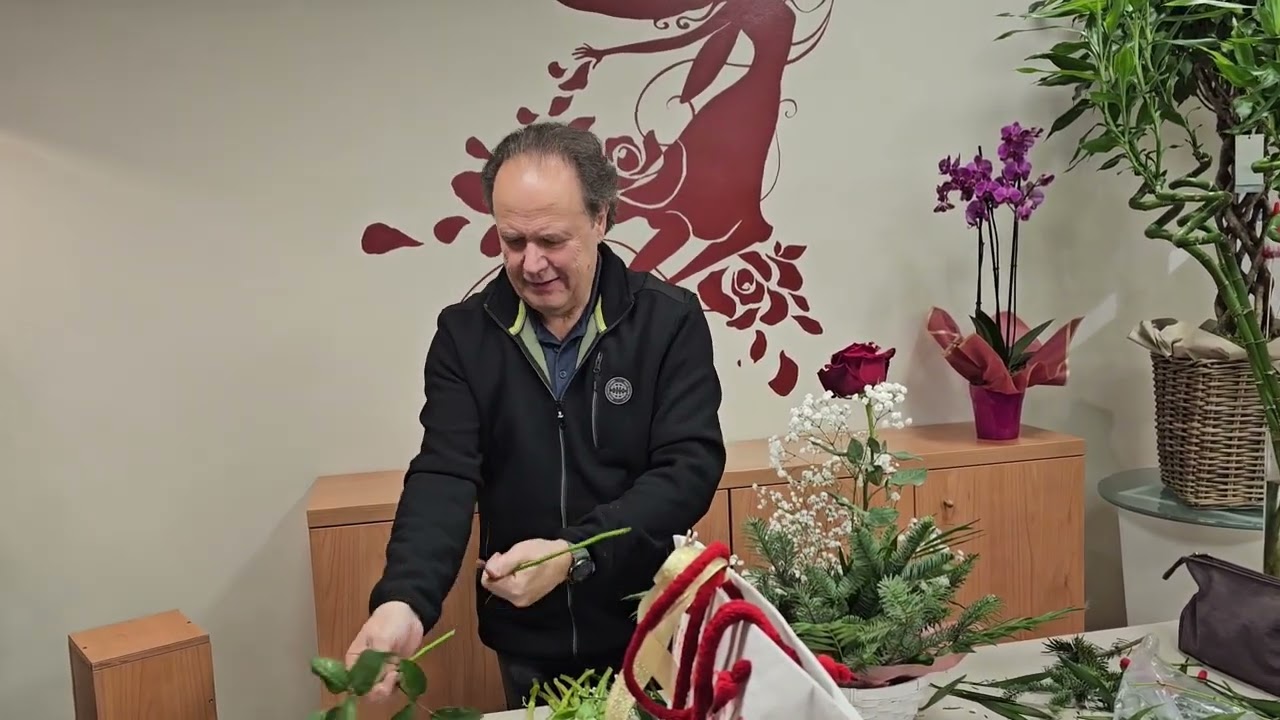 Un cesto di fiori elegante che cambia l’atmosfera di casa 🌹🤍 | Tulipani, rose e lisianthus