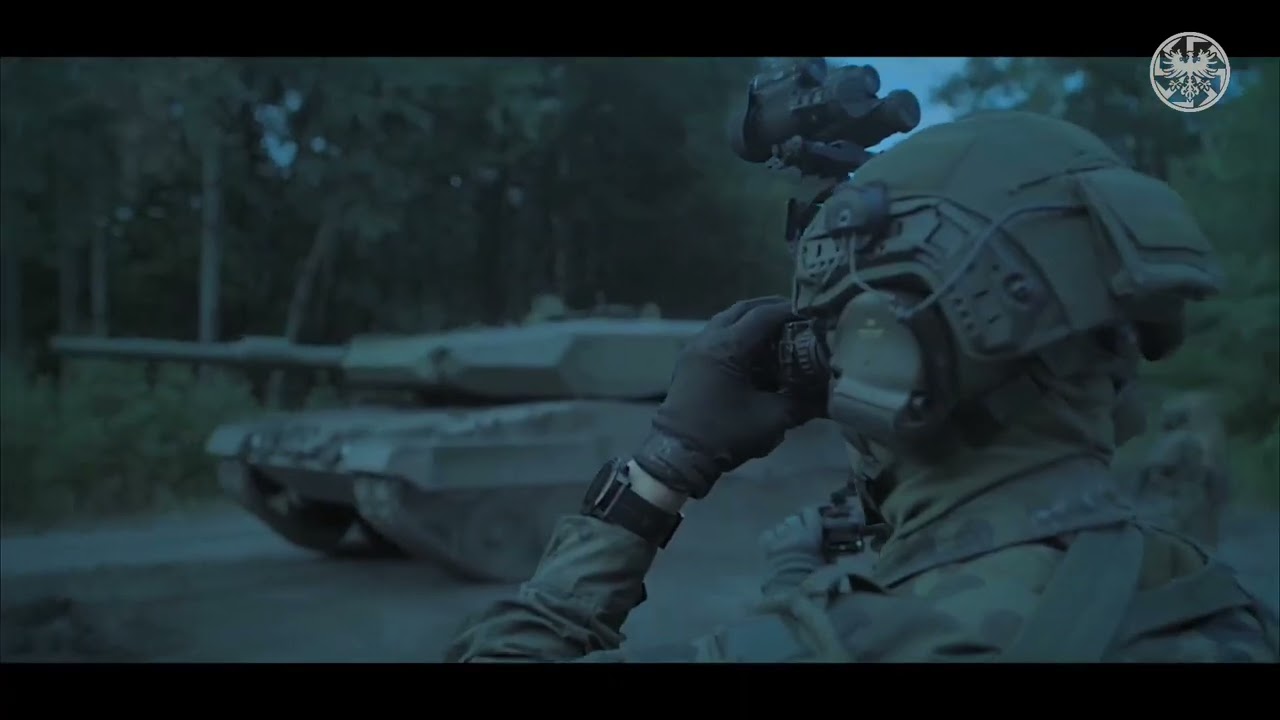 Polish army - Full attention