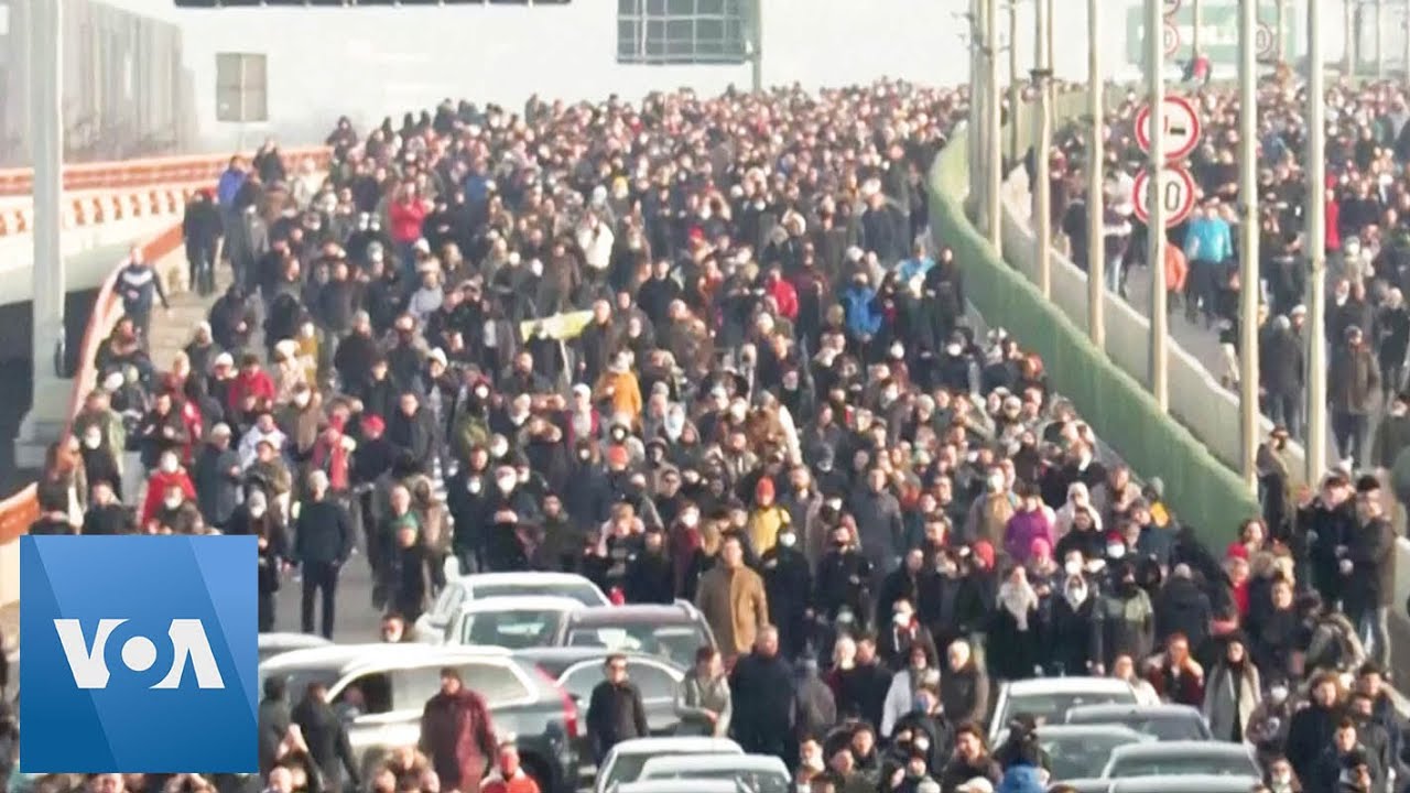Thousands Block Belgrade Highway in Protest Over Land Laws