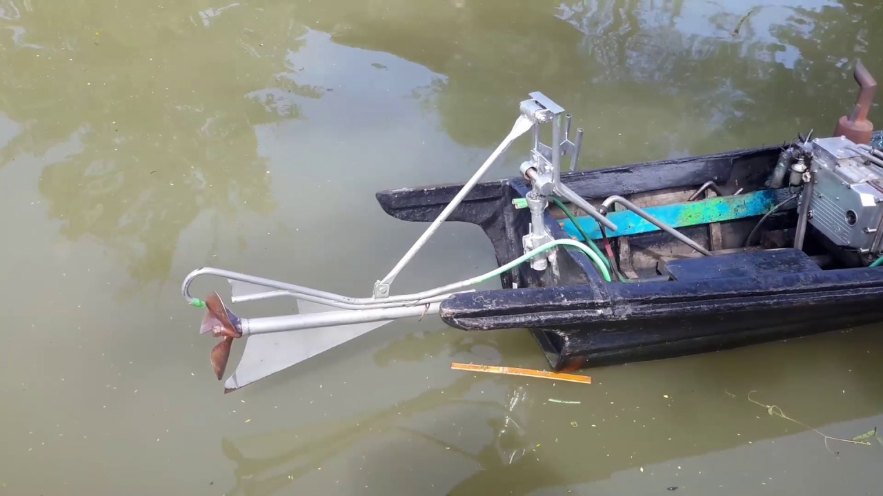 Clever drive arrangement on long tail boats, Inle Lake. Multi speed by changing immersion of prop