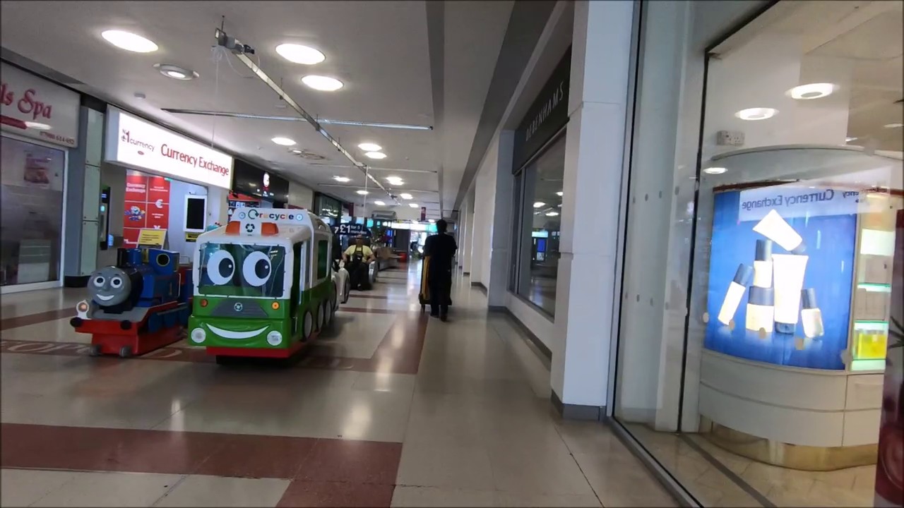 Queensmere Shopping Centre - Slough High Street - September 2019 | kittikoko