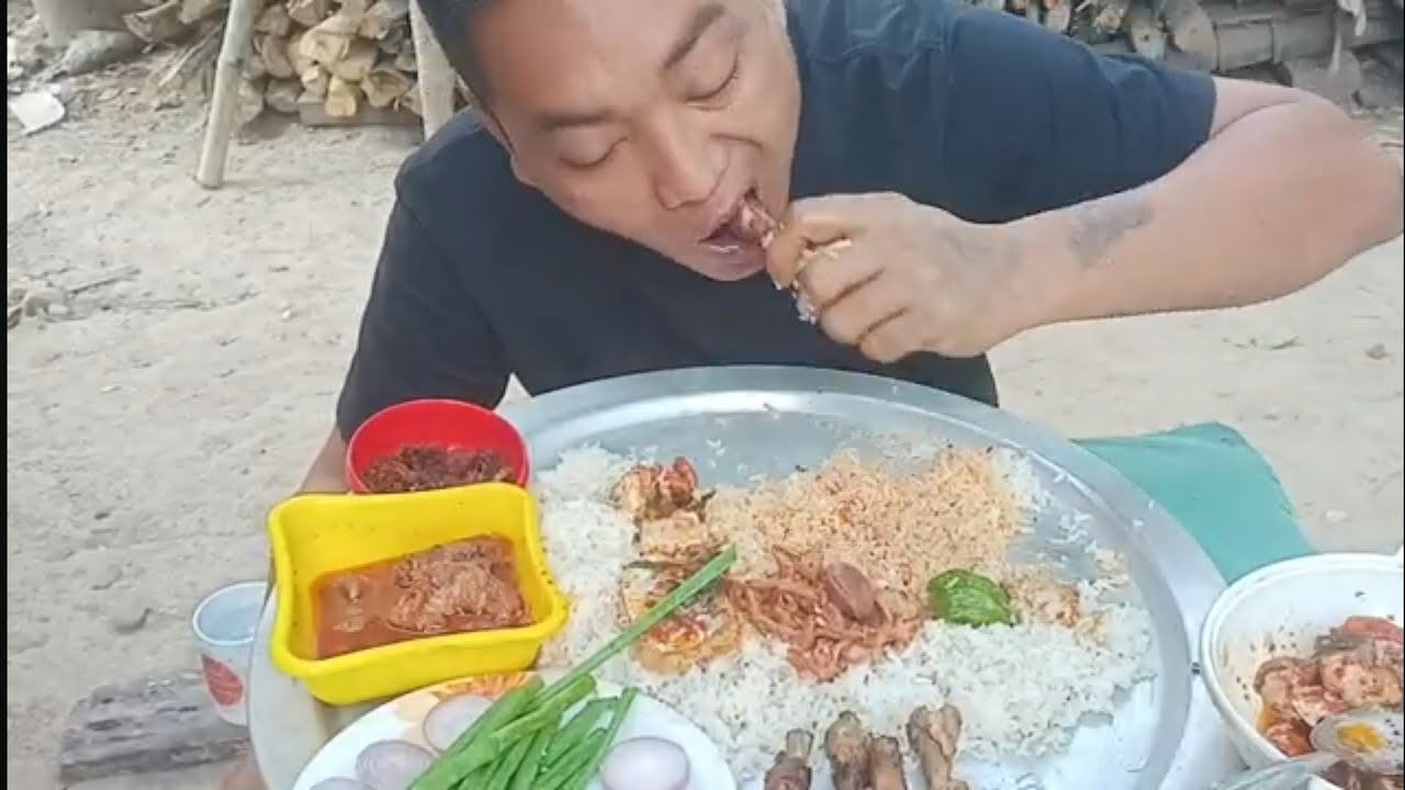 Eating pangas fish chicken legs with king chilly onion 