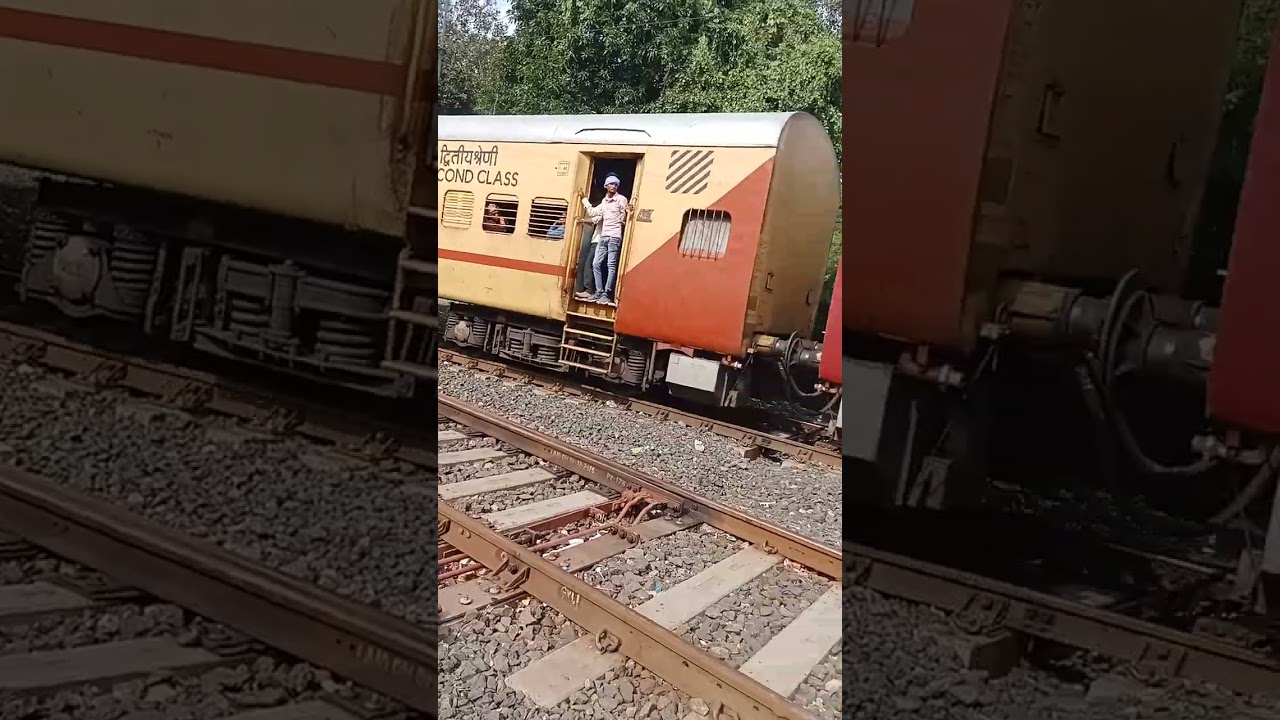 Indore junction railway track🛤️Viralvideo🔥 indian railway 😘 AlongLife 💯