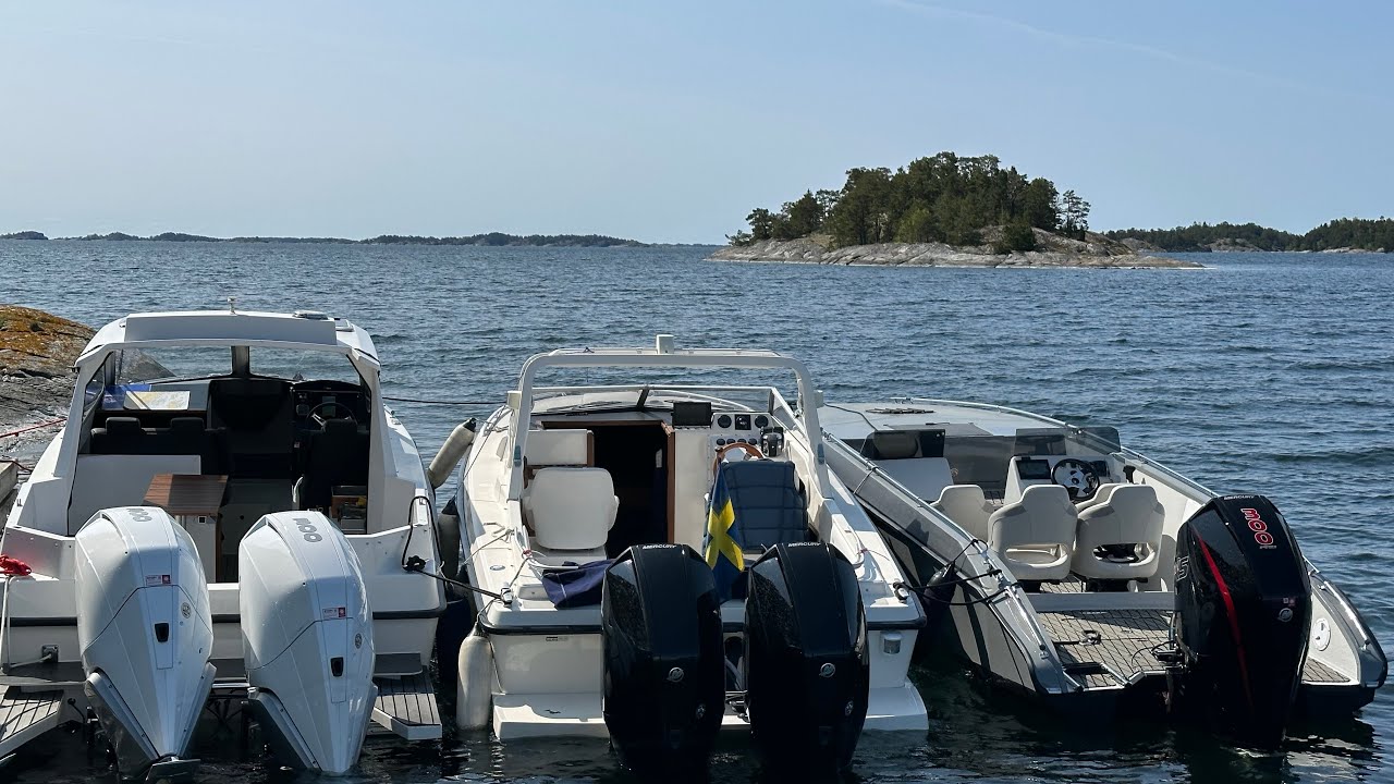 Smuggler 28, Smuggler 24 AMK edition and Segmo 32HT pushing through Stockholm archipelago.