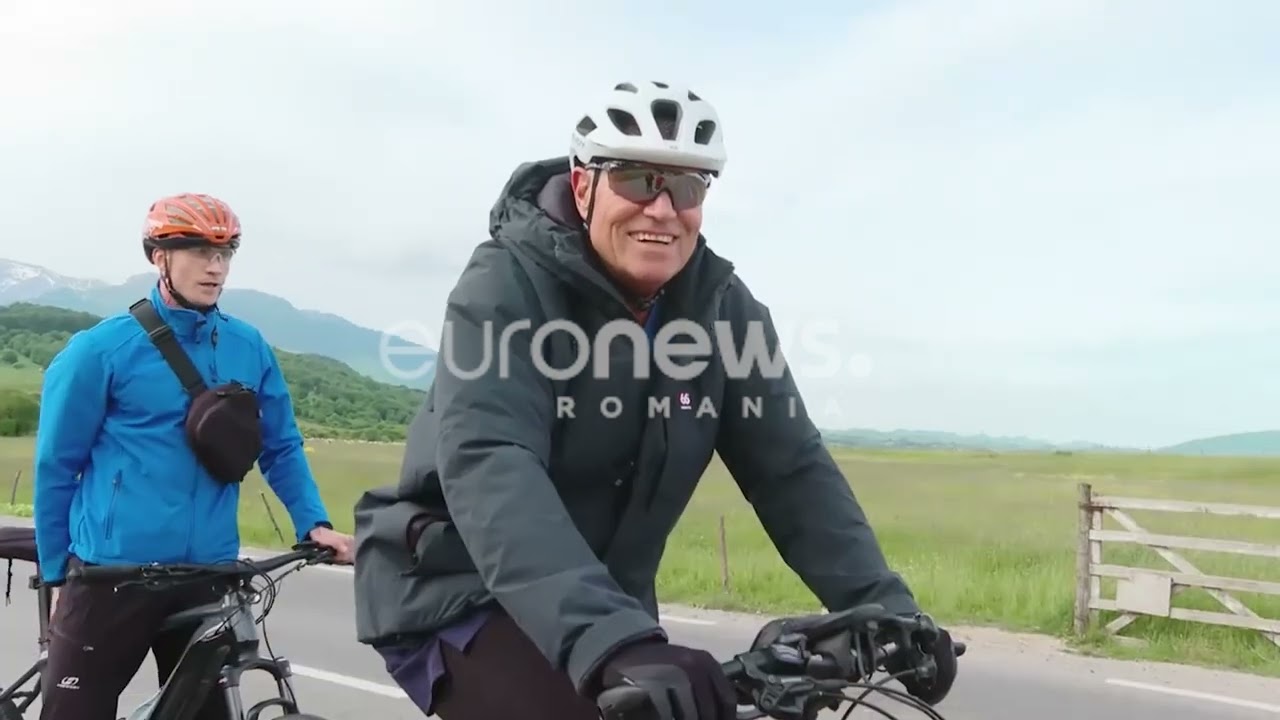 Iohannis, pe bicicletă până la Cheile Zărneștiului