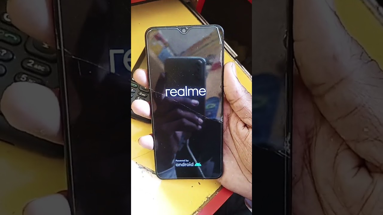 realme 3 Pro hang logo